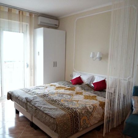 Elen Apartment - Adults Only Орикум Екстериор снимка