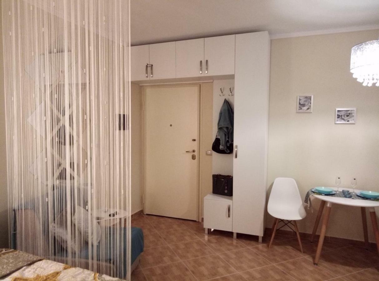 Elen Apartment - Adults Only Орикум Екстериор снимка